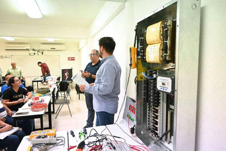 Impulsando el futuro: Cómo la capacitación eléctrica abre oportunidades en un sector en rápida evolución